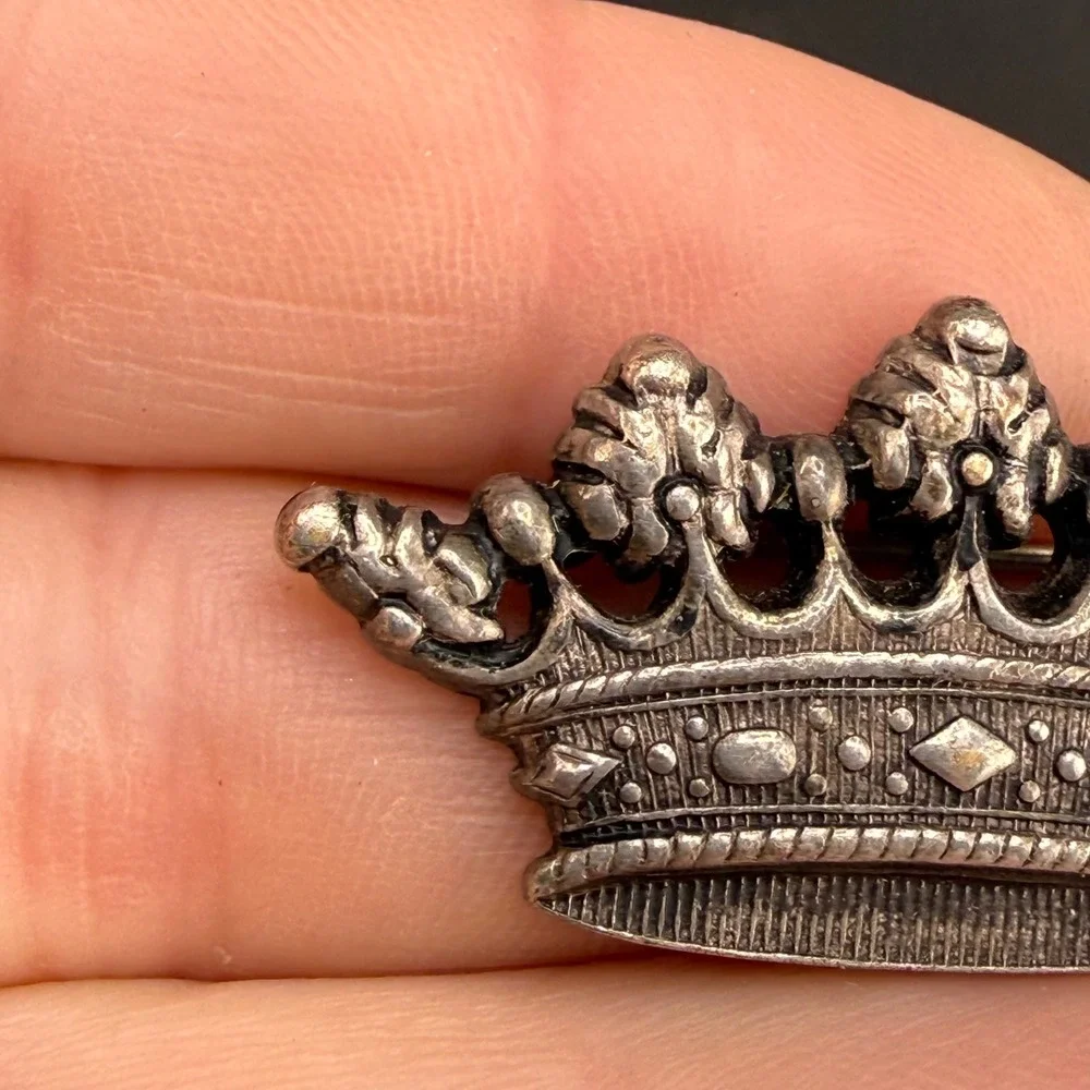 Vintage Crown Brooch Pin Sterling Silver Tone Ornate Royal Tiara Design READ
